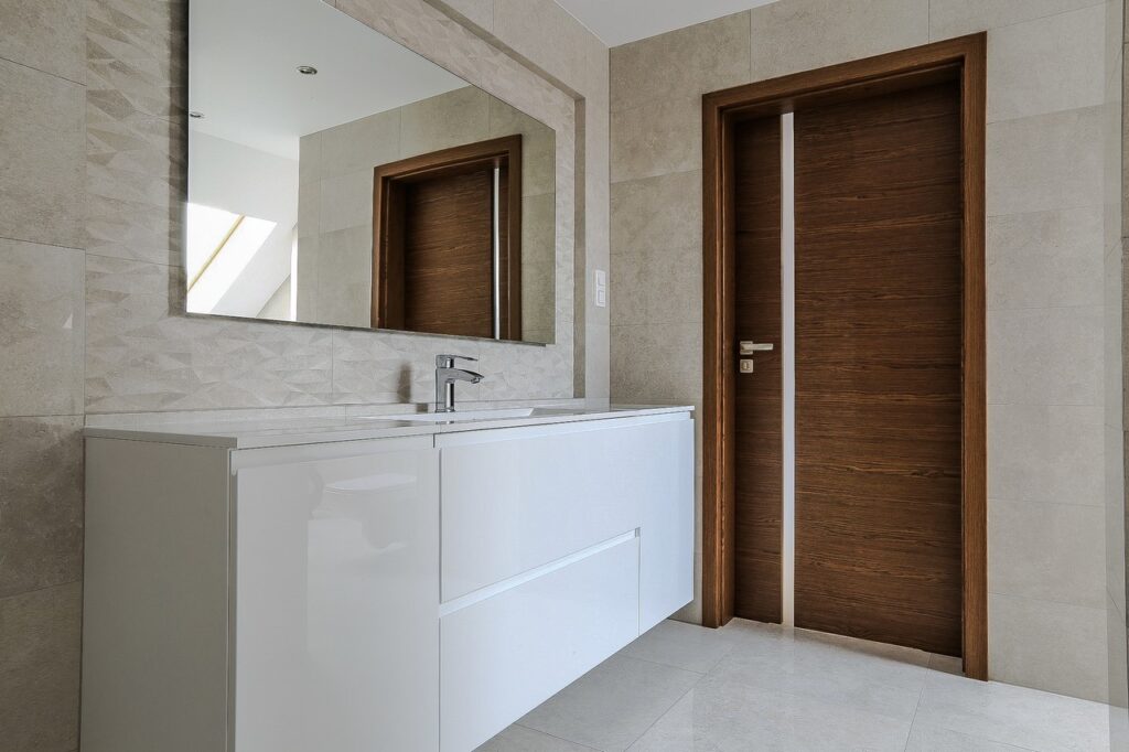 Kompleksowo wykończone wnętrze domu o powierzchni 160m² w rzeszowskiej dzielnicy Budziwój - widok łazienki.